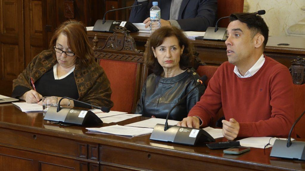 El PSOE arranca al Ayuntamiento su compromiso para la construcción de vivienda asequible para mayores y la mejora de instalaciones de deportes emergentes