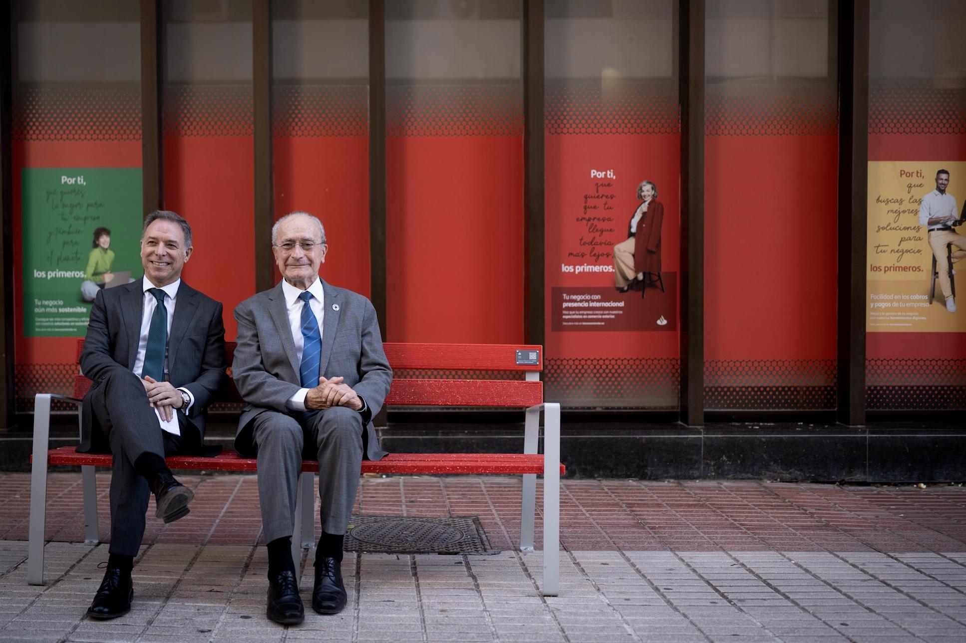 Nuevo mobiliario urbano donado por el Banco Santander a la ciudad de Málaga