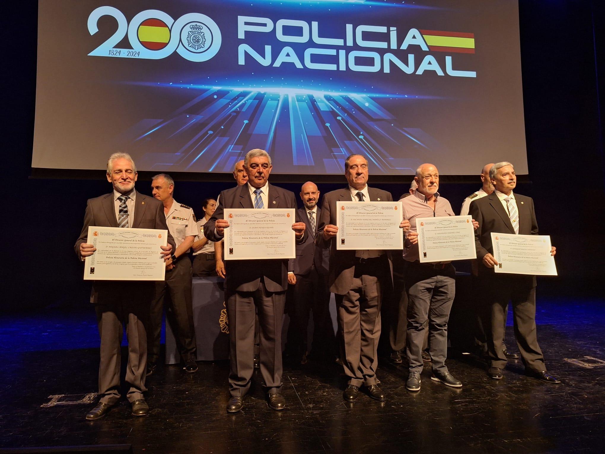 Javier Salas preside el acto de homenaje a los policías nacionales jubilados en Málaga