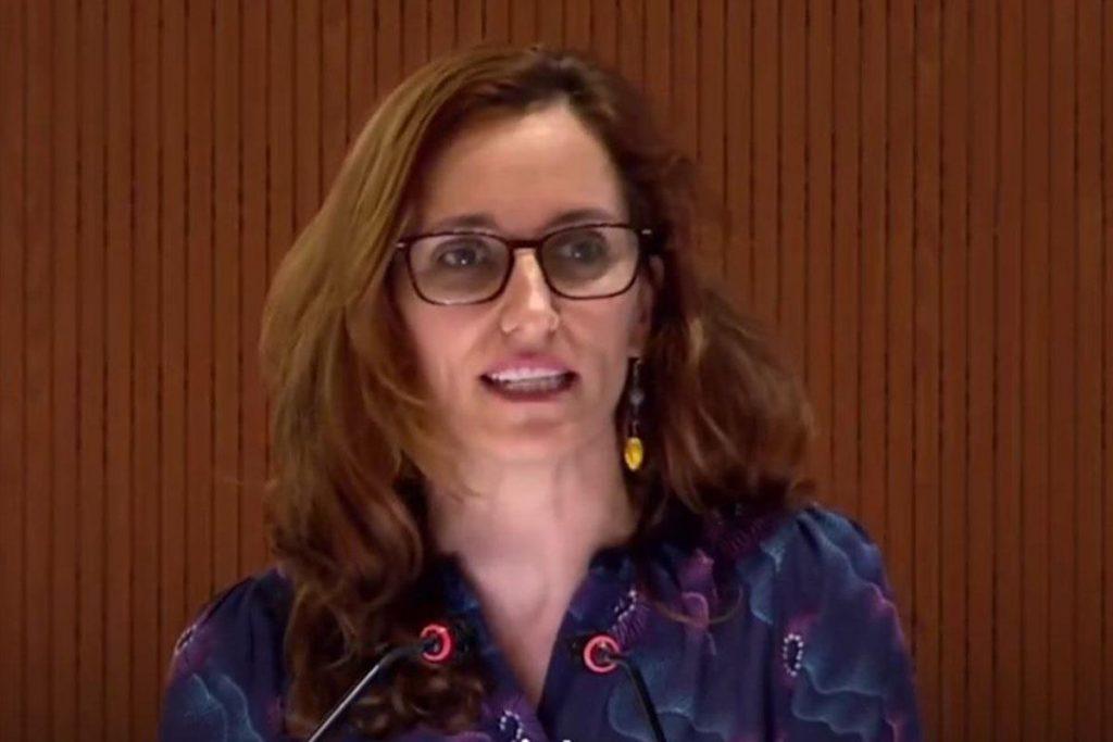 La ministra de Sanidad, Mónica García, durante su intervención ante el pleno de la 77ª Asamblea Mundial de la Salud