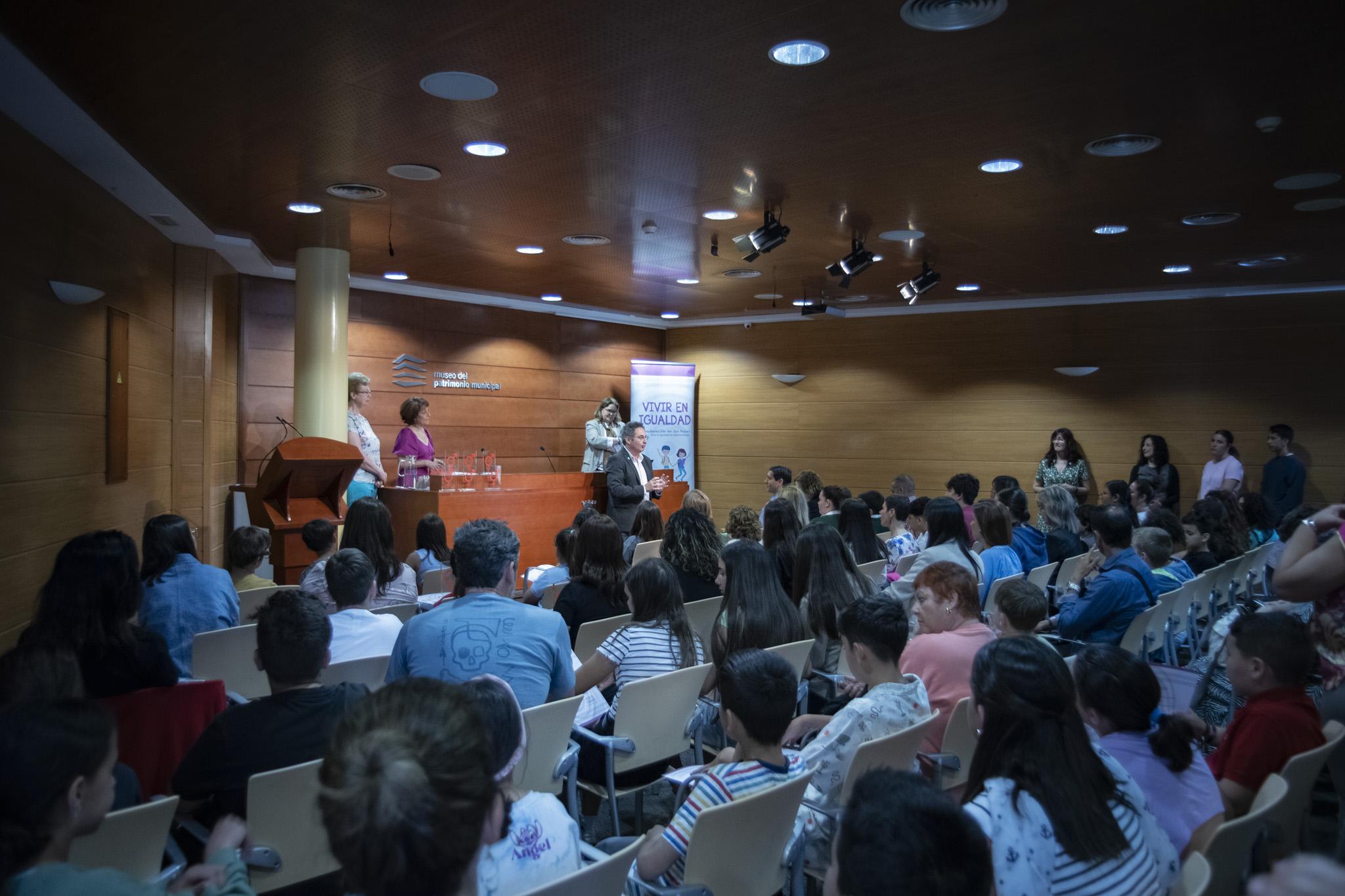 El Ayuntamiento de Málaga entrega los diplomas a los centros educativos participantes en el programa ‘Vivir en Igualdad’