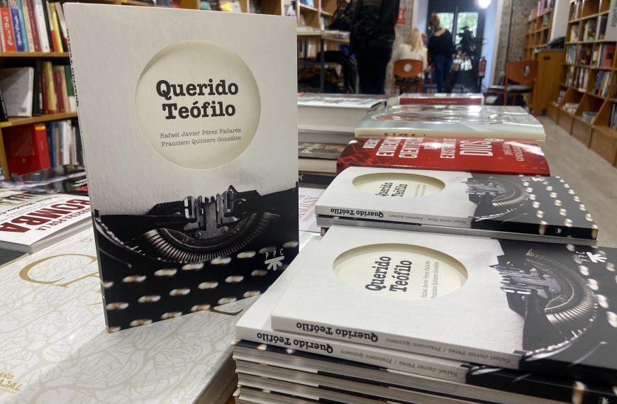 La XXIX Feria del Libro en Verano de Estepona inaugura con la presentación del libro ‘Querido Teófilo’ de Rafael Pérez Pallarés y Francisco Quintero