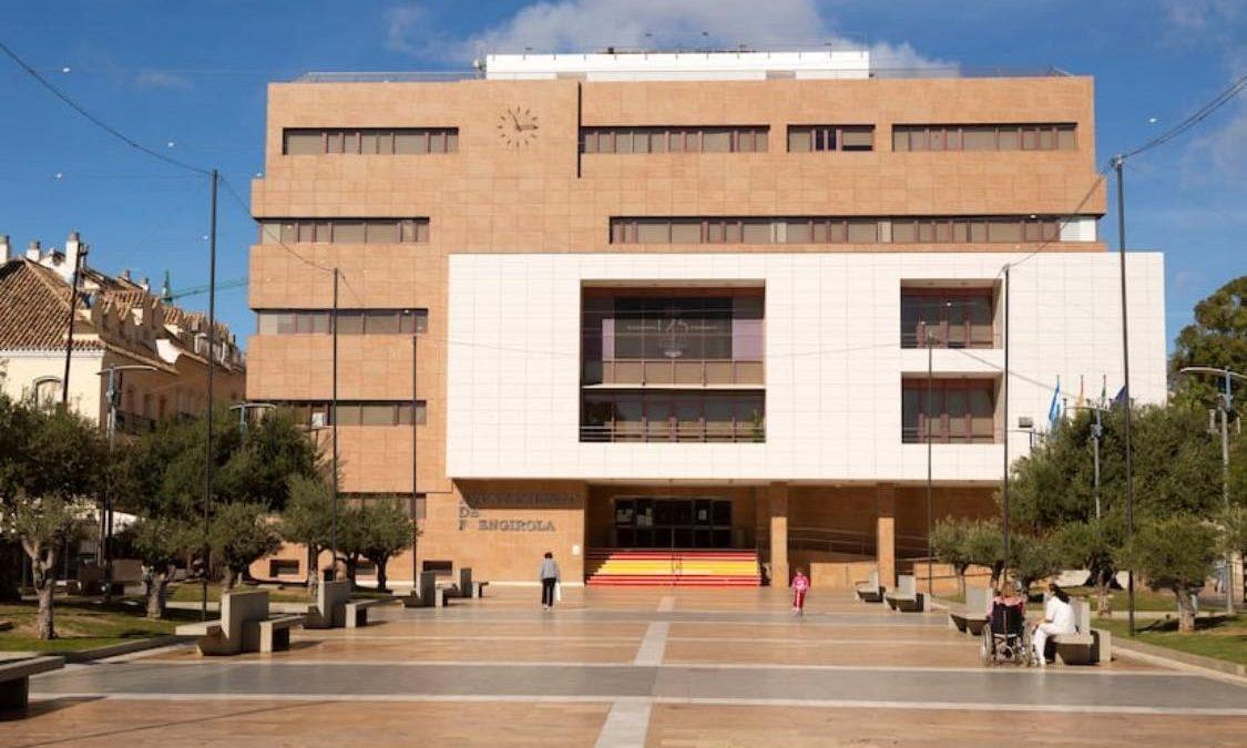El PSOE de Fuengirola rechaza la contratación de detectives para vigilar a empleados municipales de baja