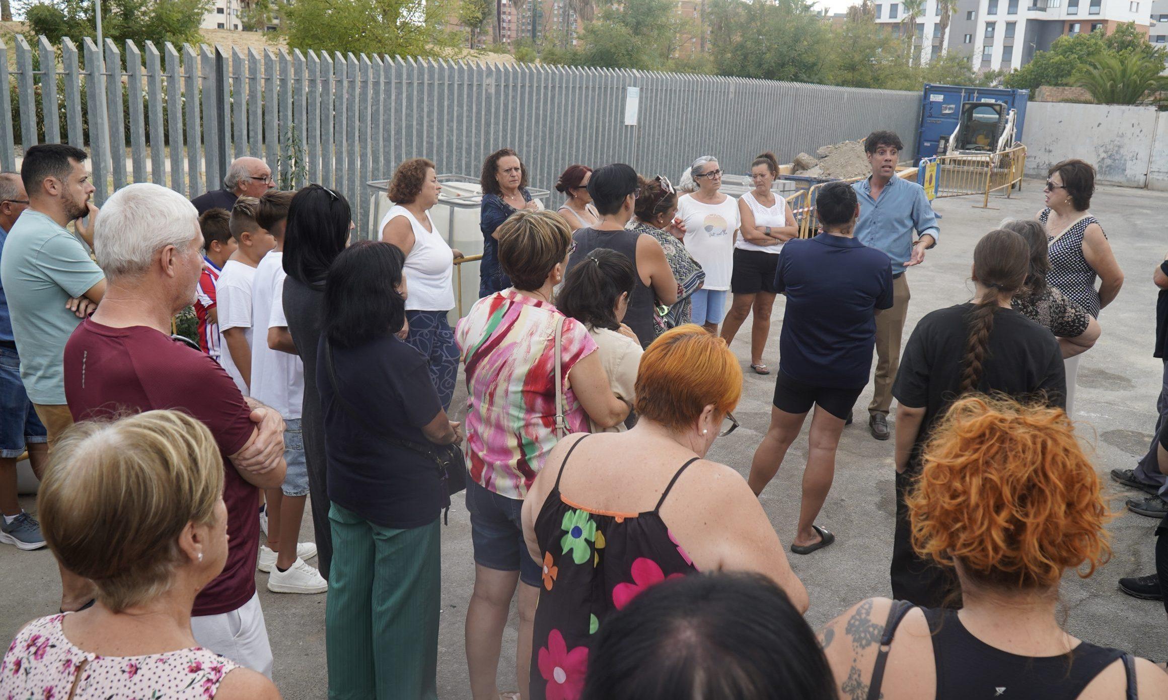 El PSOE se suma a la protesta vecinal en Tiro de Pichón contra una obra municipal “sin consenso que elimina aparcamientos”