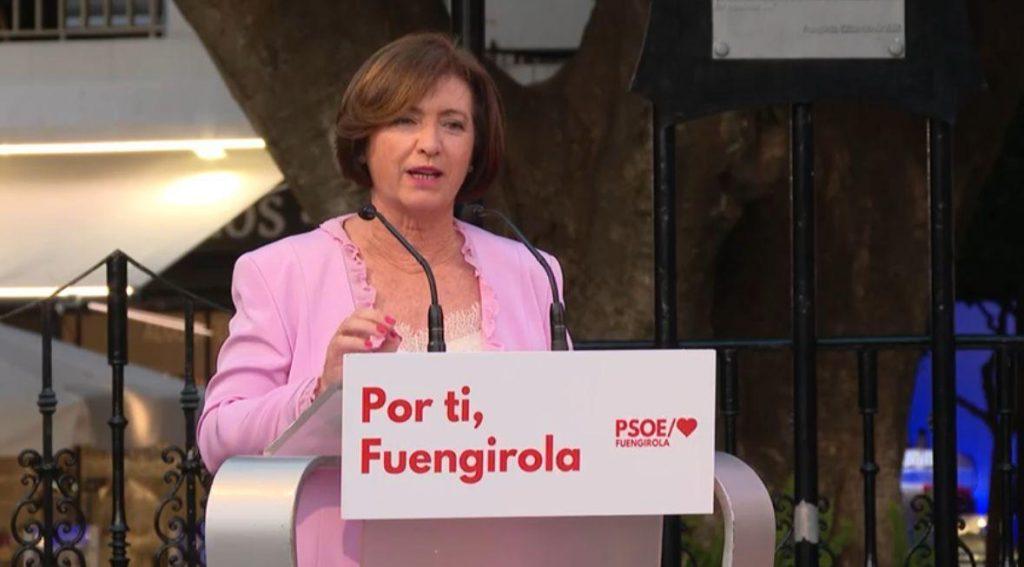 Carmen Segura dando un discurso.