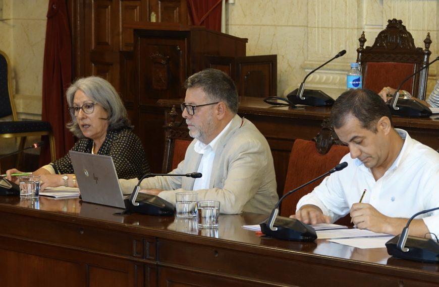 El PSOE pide al PP “coherencia” para aceptar la quita de deuda que ya pedía Moreno Bonilla en 2023