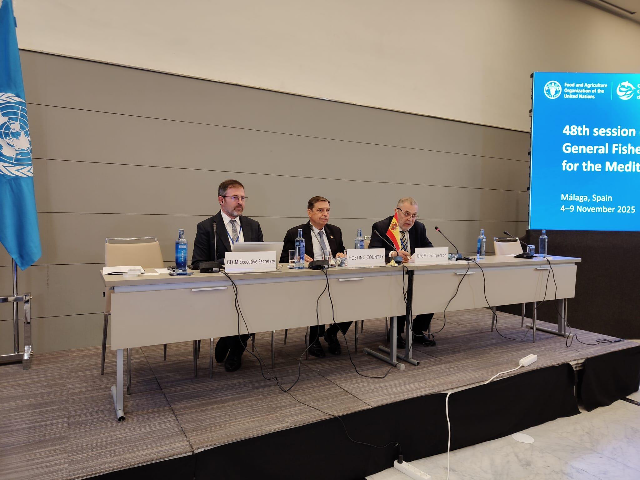 Luis Planas llama a reforzar la cooperación mediterránea para asegurar el futuro de la pesca