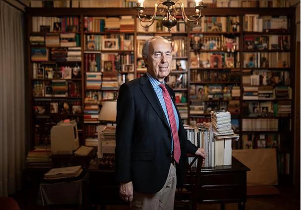 Luis Alberto de Cuenca, distinguido con el II Premio Antorcha de Honor a la Trayectoria Poética