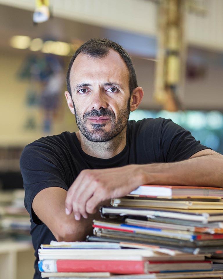 El novelista Isaac Rosa presenta mañana en Málaga su última obra dentro del programa ‘Un otoño de cultura’