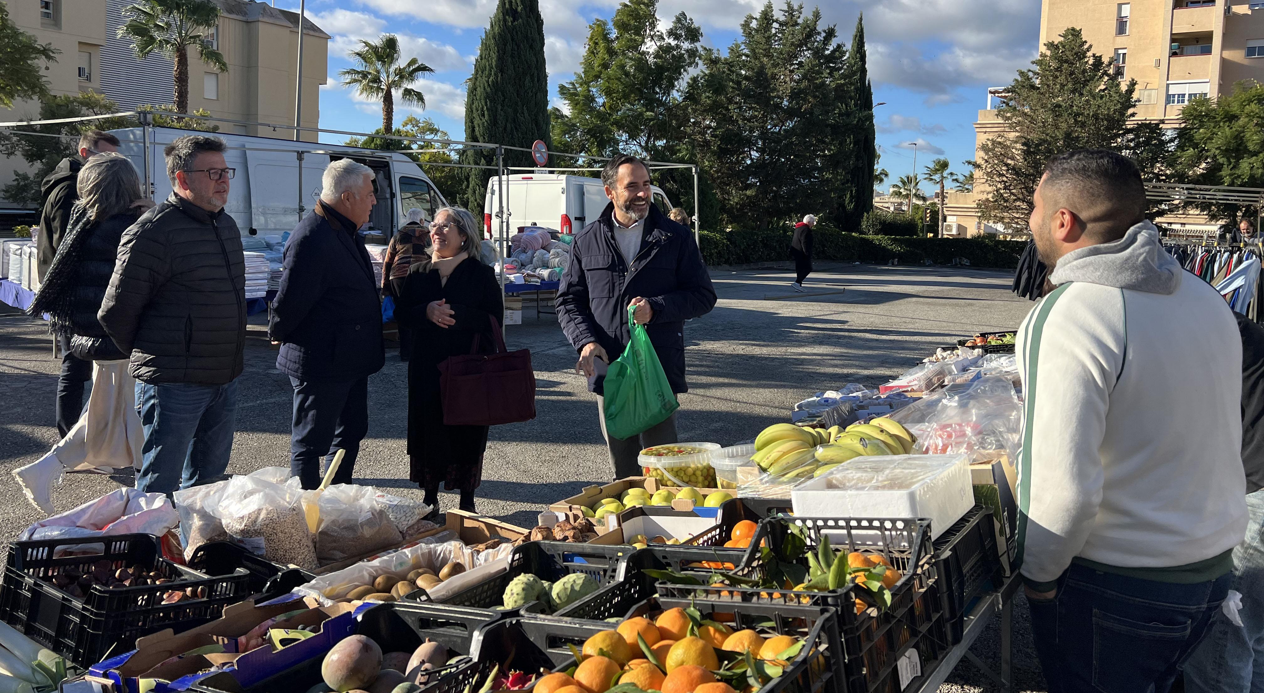 El PSOE exige un plan urgente para rescatar el comercio local y los mercadillos de Málaga
