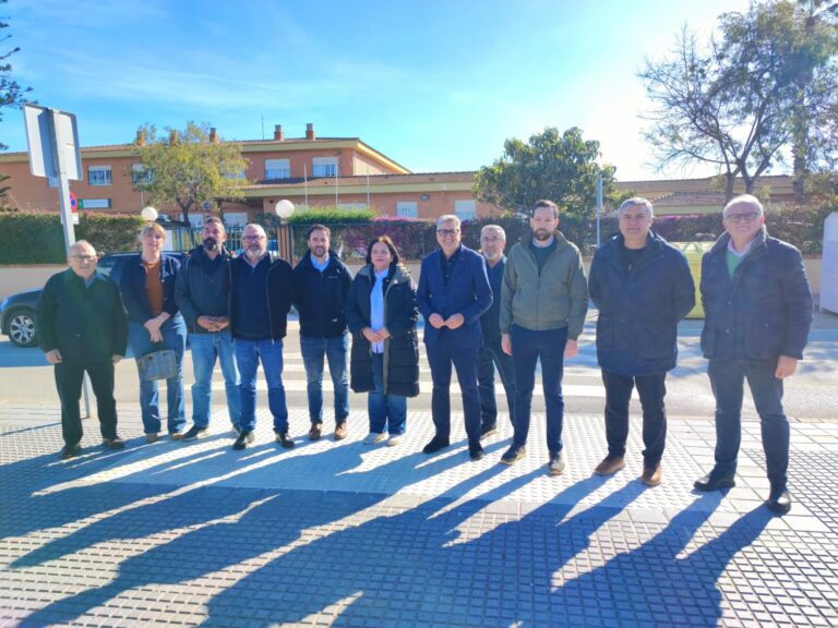 El PSOE de Málaga denuncia una treintena de incumplimientos de Juanma Moreno con la Axarquía