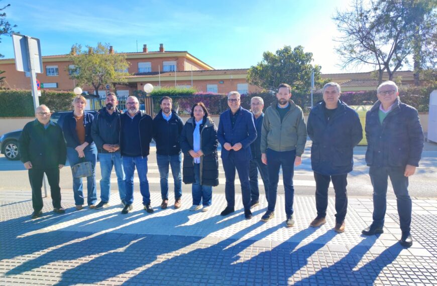 El PSOE de Málaga denuncia una treintena de incumplimientos de Juanma Moreno con la Axarquía