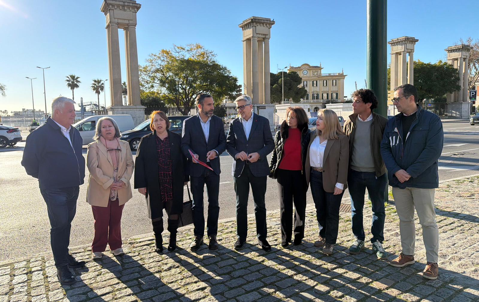 El PSOE apela a la Junta y al Ayuntamiento para frenar las esculturas gigantes en el Puerto de Málaga