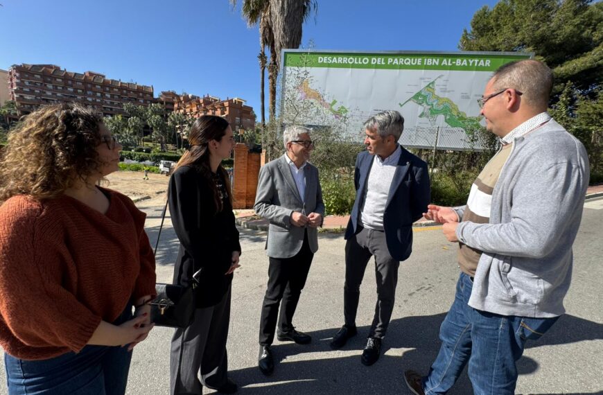 El PSOE exige a Juanma Moreno que cumpla con Benalmádena y no se comporte como un “gorrón institucional”