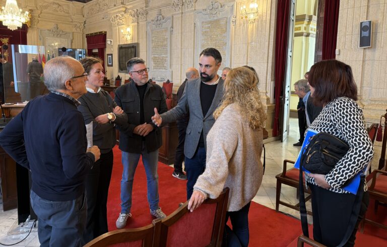 El PSOE exige el mismo rigor técnico para las estatuas del Puerto que obligó a retirar la noria