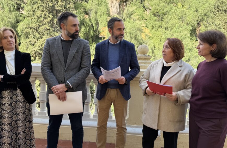 El PSOE pide la paralización inmediata de las estatuas del Puerto por carecer de licencia y permiso de Cultura