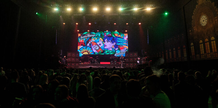 Así fue el festival de celebración del 60 aniversario de San Miguel en Málaga: actuaciones sorpresa, arte urbano y mucho arraigo local