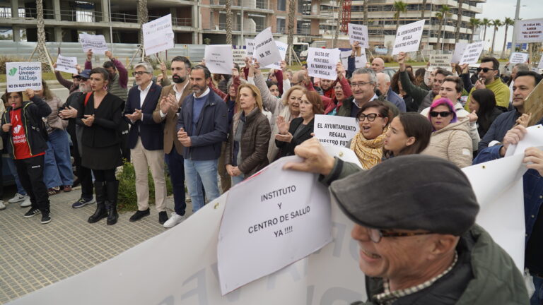 El PSOE exige a De la Torre que “no juegue al Monopoly con la ciudad” y devuelva parcelas dotacionales en Parque Litoral