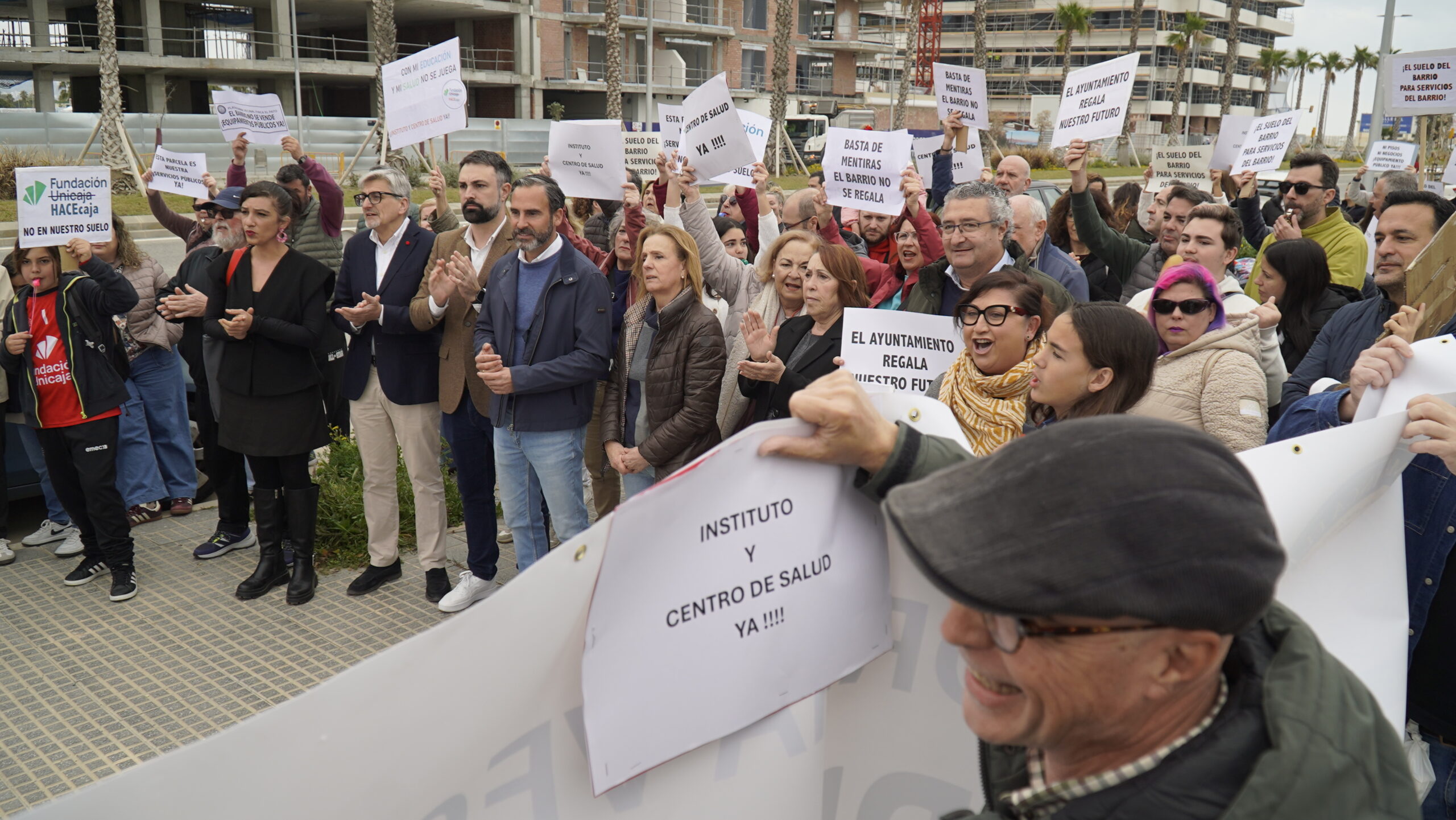 El PSOE exige a De la Torre que “no juegue al Monopoly con la ciudad” y devuelva parcelas dotacionales en Parque Litoral