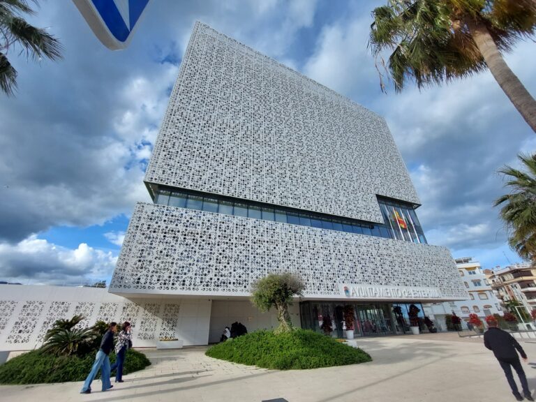 El Consejo de Transparencia da la razón al PSOE de Estepona y obliga al Ayuntamiento a publicar los sueldos reales de concejales y cargos de confianza