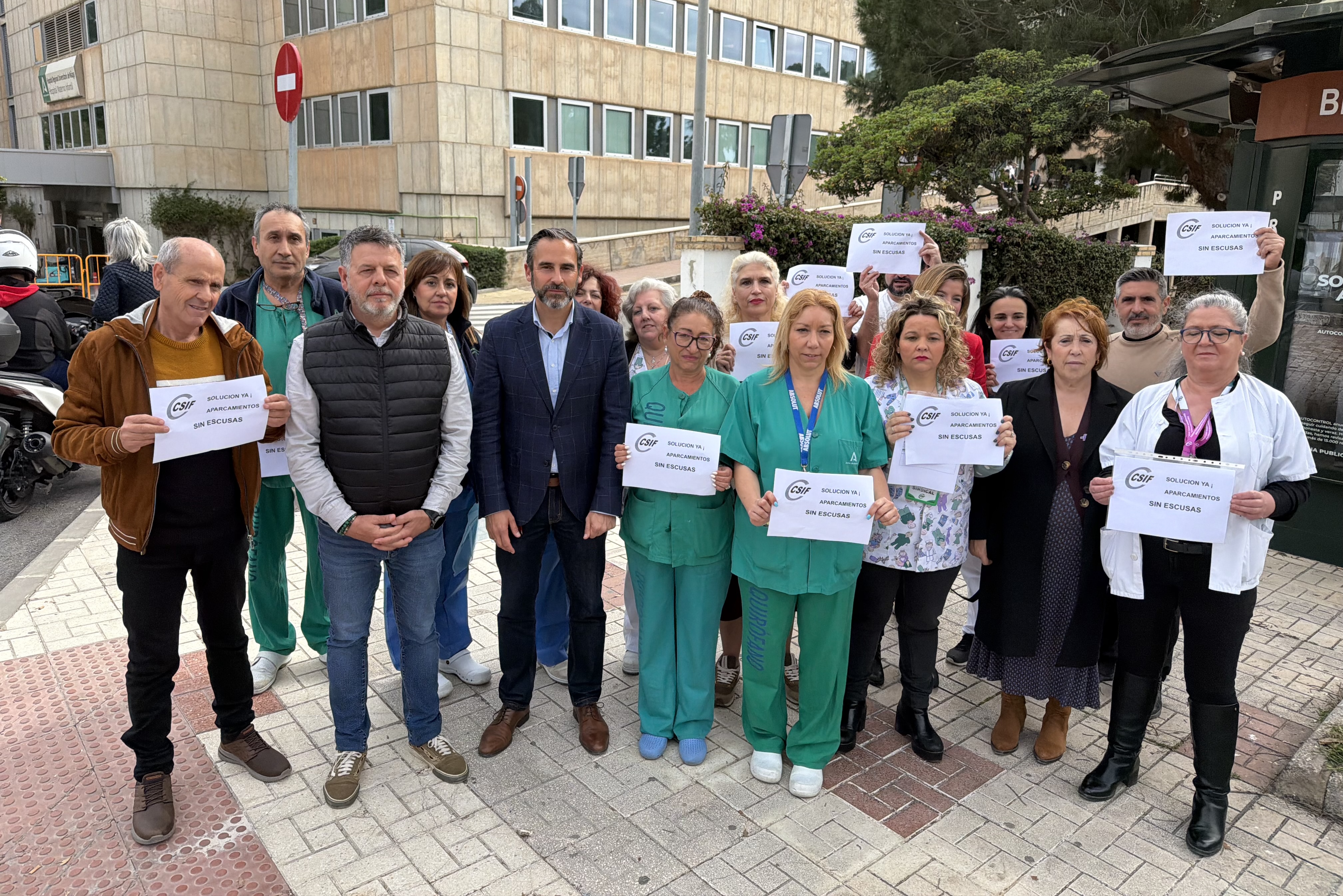 El PSOE denuncia que las obras del nuevo hospital generan caos y dejan sin aparcamiento a usuarios del Civil y Materno