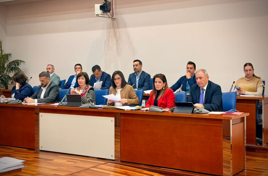 El PSOE de Fuengirola frena la «política de gestos» de la derecha y exige soluciones reales para la educación, la sanidad y la convivencia