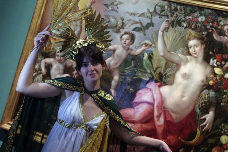 Fundación Unicaja organiza visitas teatralizadas, conferencias y conciertos en torno a la exposición ‘El viaje de la luz’