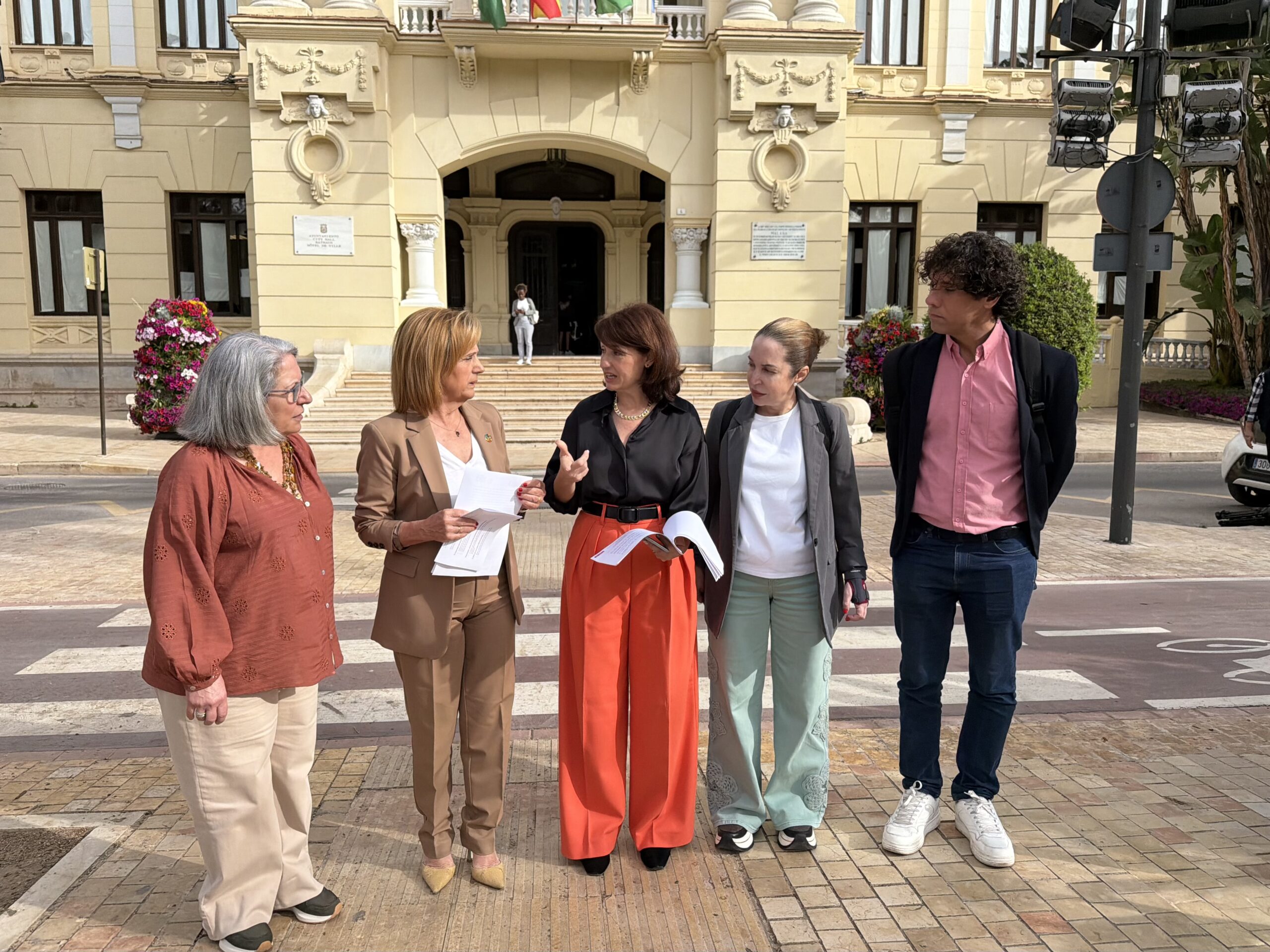 El PSOE reclama a Moreno Bonilla y De la Torre un plan de choque para frenar el “desmantelamiento silencioso” de la Dependencia