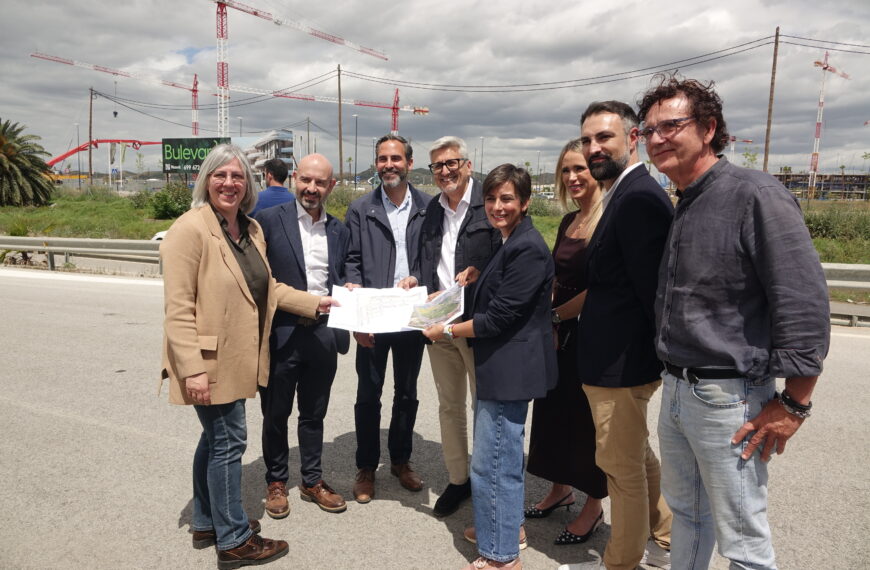 Isabel Rodríguez pide el voto para el PSOE a quienes se han movilizado en Málaga por una vivienda digna y asequible