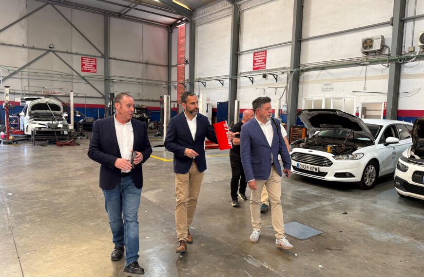 El PSOE muestra su apoyo al sector del taxi frente al crecimiento desmesurado de las VTC en Andalucía