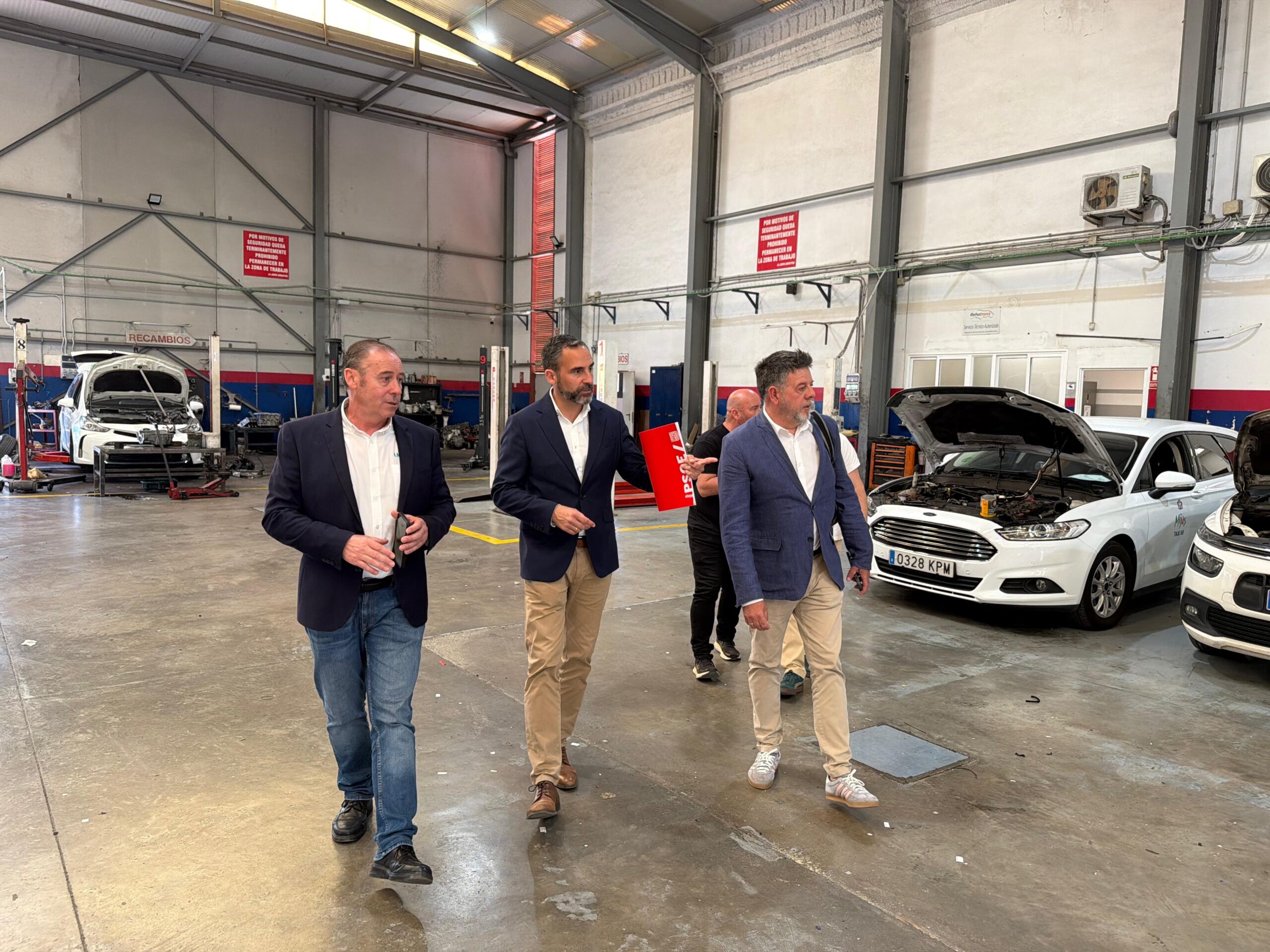 El PSOE muestra su apoyo al sector del taxi frente al crecimiento desmesurado de las VTC en Andalucía