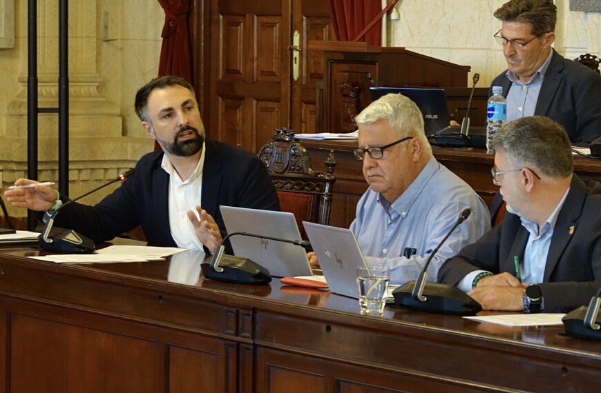 El PSOE acusa al PP de preferir “la imagen de Magaluf” en vez de proteger “la identidad marinera” del paseo de Pedregalejo