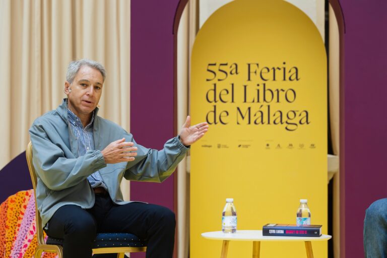 Lleno de público y autores en el primer fin de semana de la 55ª Feria del Libro de Málaga