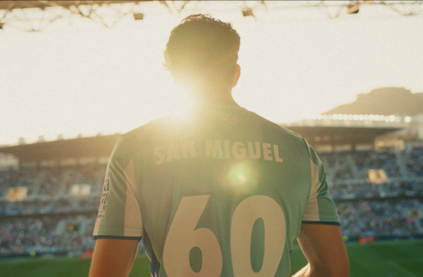 San Miguel conmemora seis décadas de vínculo con el Málaga CF en una nueva campaña audiovisual