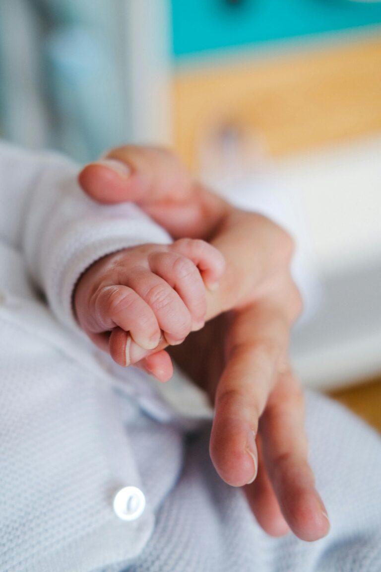 Más de 3.700 madres y padres malagueños disfrutan del permiso de nacimiento ampliado a 19 semanas 