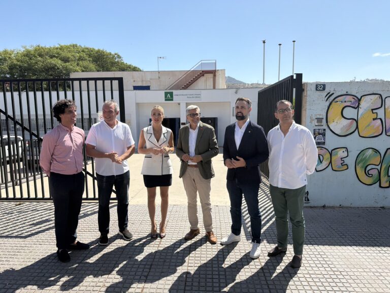 El PSOE reclama a Juanma Moreno que climatice este verano los colegios de Málaga con los fondos del Gobierno
