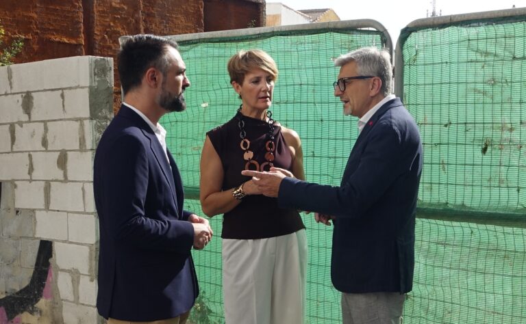 El PSOE denuncia el “modelo especulador” del PP tras la licencia para 20 apartamentos turísticos vinculados al alcalde de Estepona