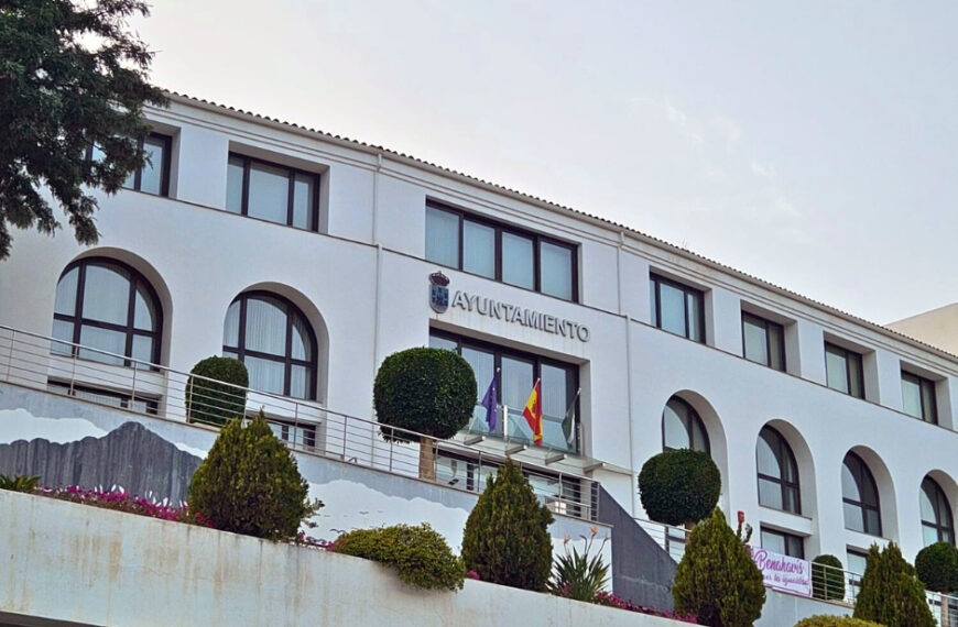 El PSOE de Benahavís lleva a los tribunales al alcalde por negar documentación sobre la adjudicación de VPO