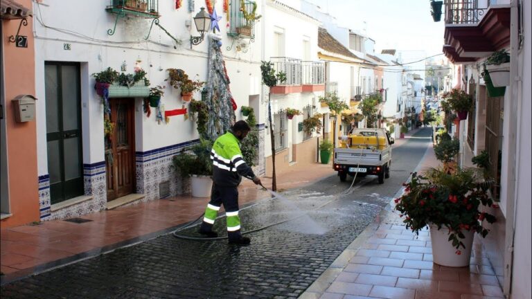 El PSOE de Estepona celebra la sentencia a favor de trabajadores subrogados y critica el modelo de externalización municipal