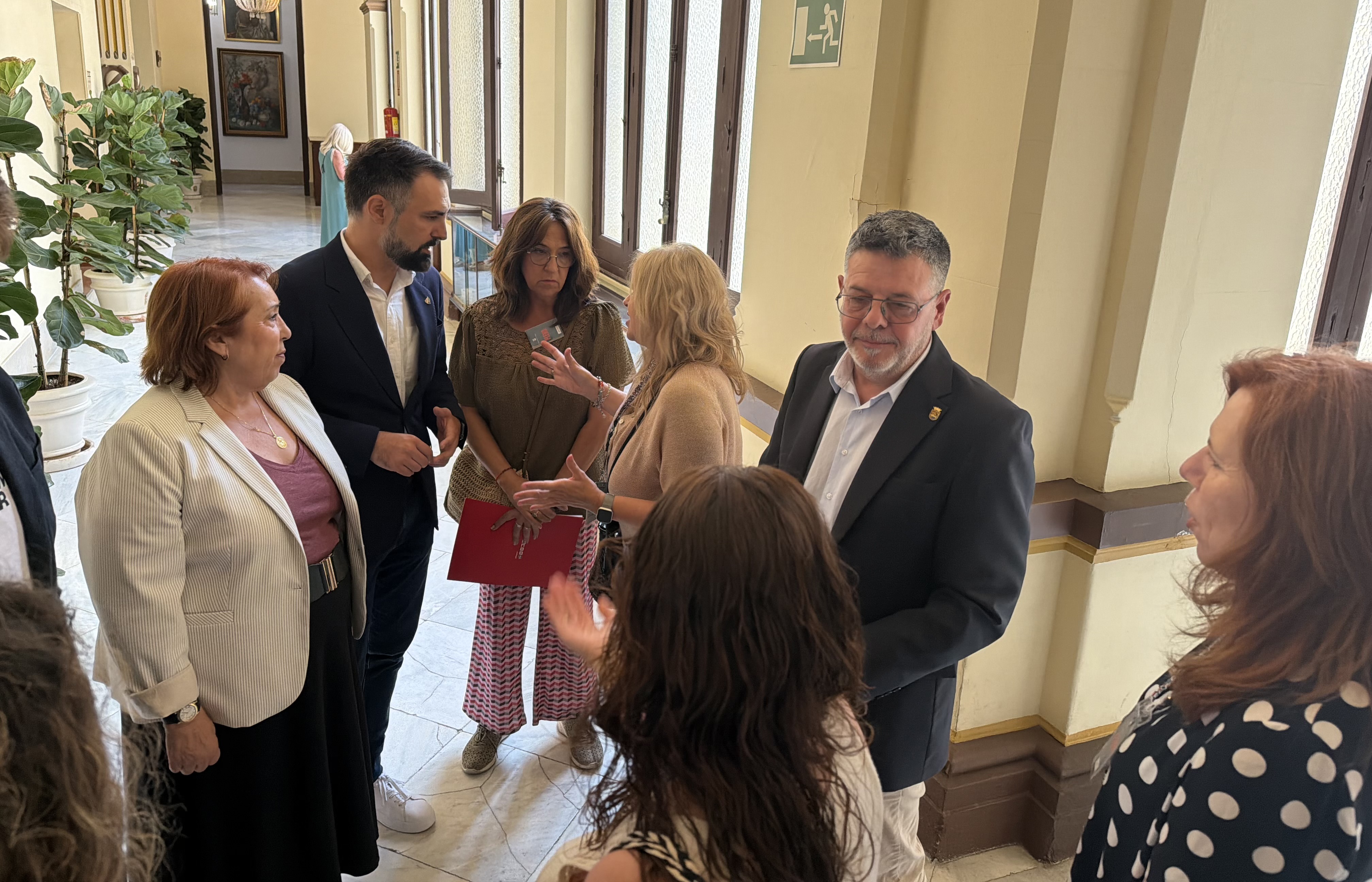 El PSOE acusa al PP de “hacer caja” con pacientes y sanitarios tras rechazar bajar las tarifas del aparcamiento del Hospital Civil