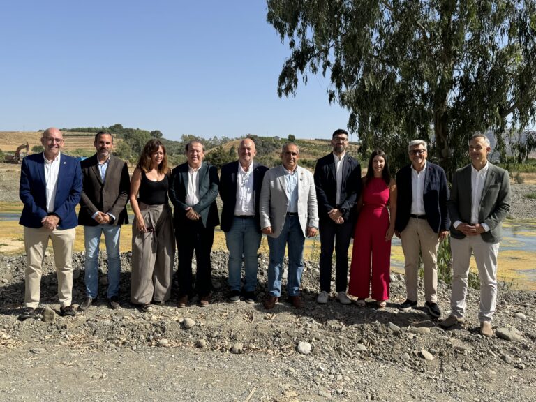 Los alcaldes socialistas exigen a la Junta que prolongue la A-357 hasta el cruce de Zalea