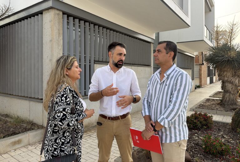 El PSOE reclama que las bibliotecas municipales de Málaga abran mañana y tarde durante el verano