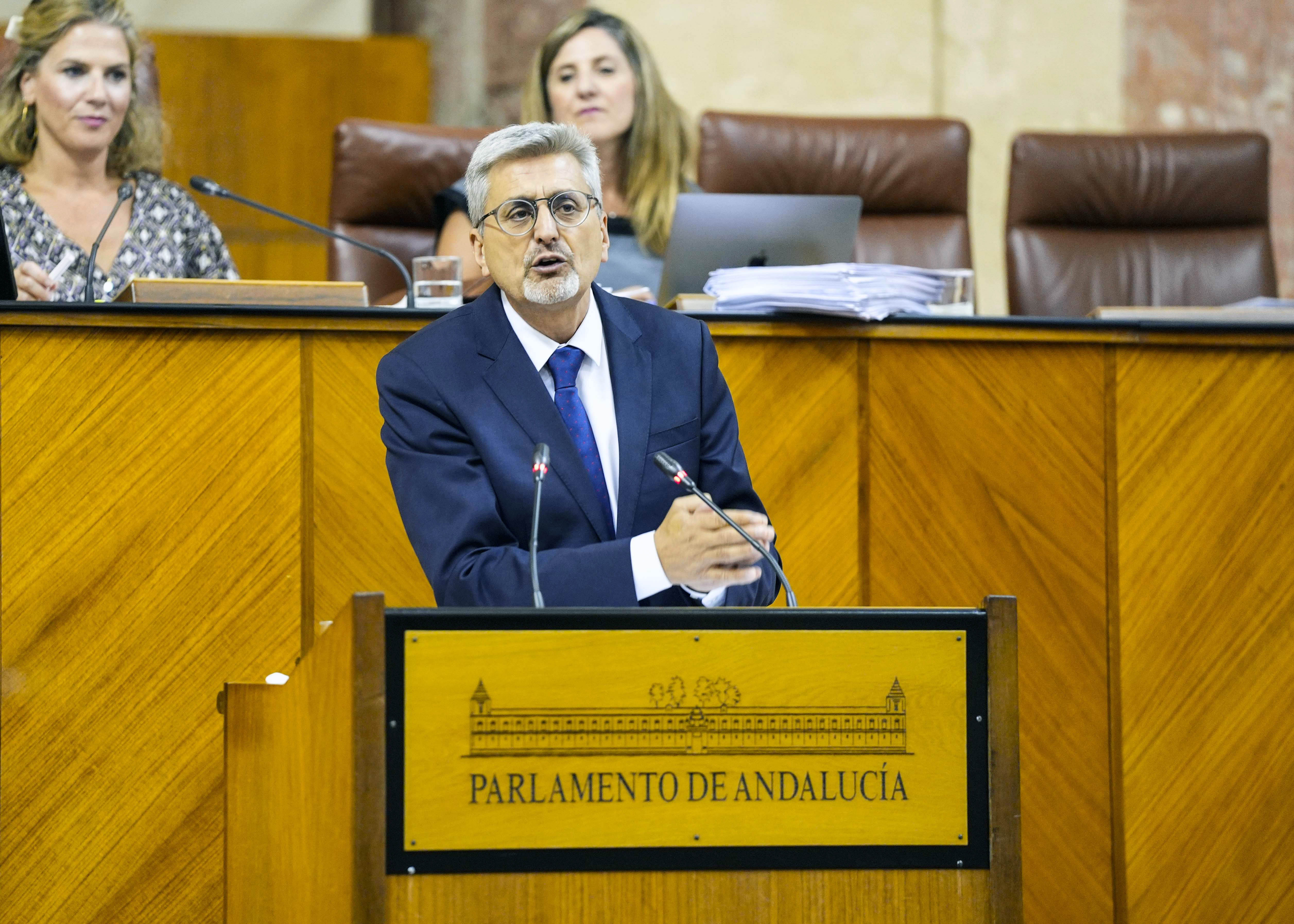 El PSOE acusa a Moreno de “entregar” a VOX el turismo, “la principal industria de Málaga”, para mantenerse en el poder