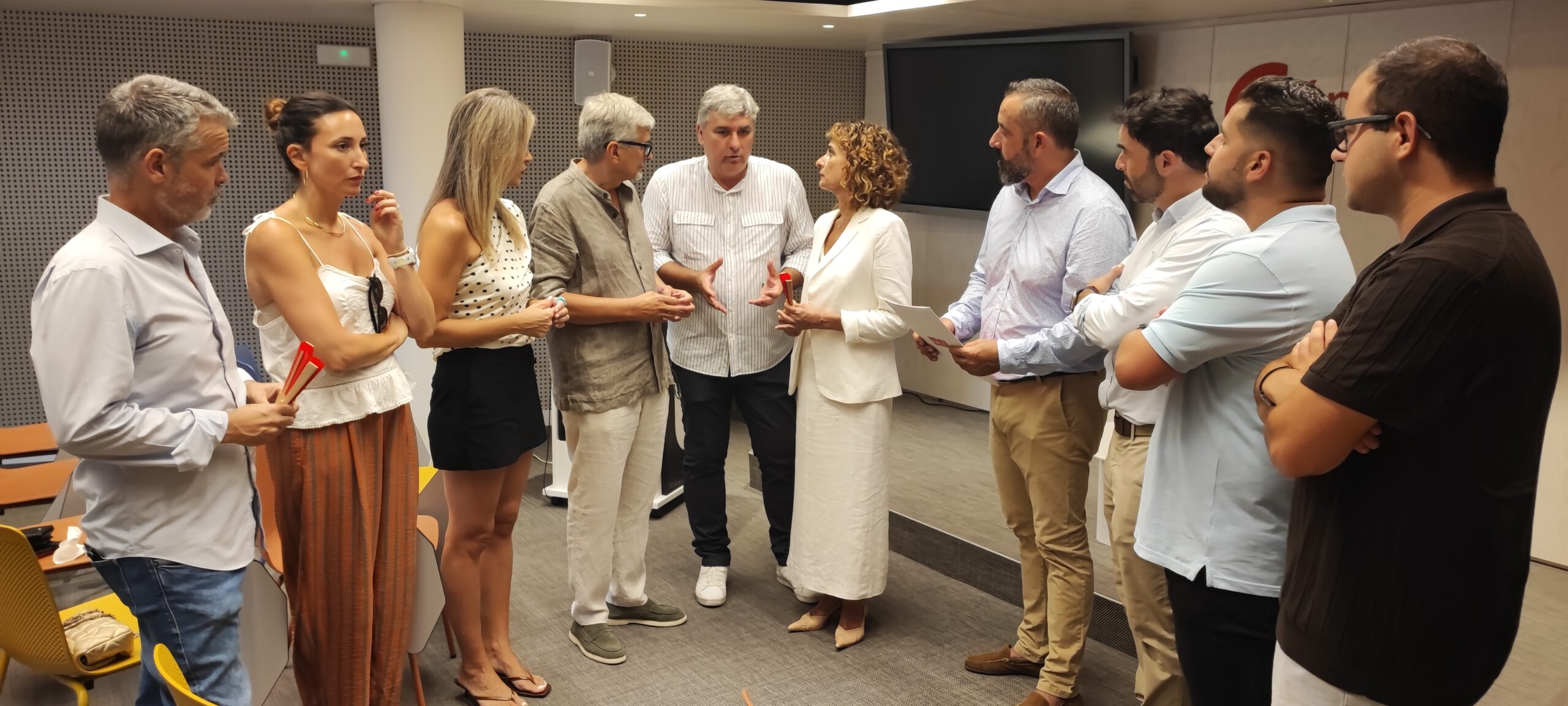 Alcaldes de la Axarquía reclaman ayudas urgentes por las pérdidas de hasta el 70% en la uva moscatel