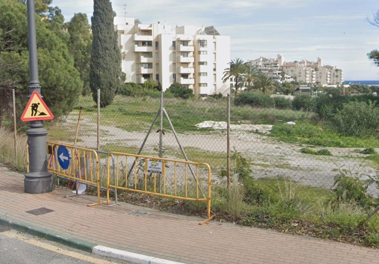 Vecinos de Seghers y el PSOE alegan contra el proyecto del hotel por elevar su altura de dos a seis plantas