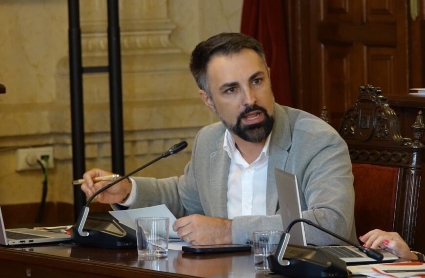 El PSOE exige responsabilidades a De la Torre por los cierres de playas y el estado de la red de saneamiento