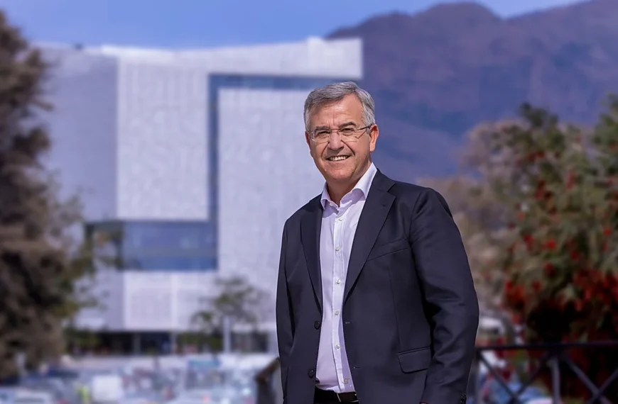 El PSOE de Estepona cuestiona el discurso de «deuda cero» y denuncia 421 facturas pendientes