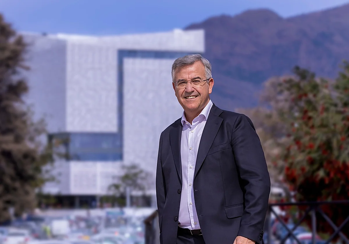El PSOE de Estepona cuestiona el discurso de «deuda cero» y denuncia 421 facturas pendientes