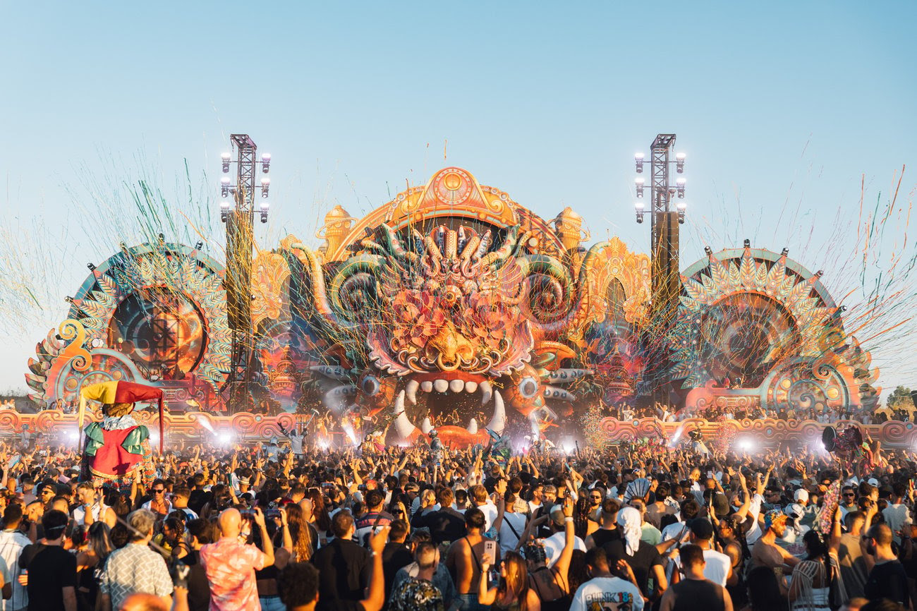 elrow reúne a cerca de 20.000 personas en Málaga en su regreso a la Costa del Sol