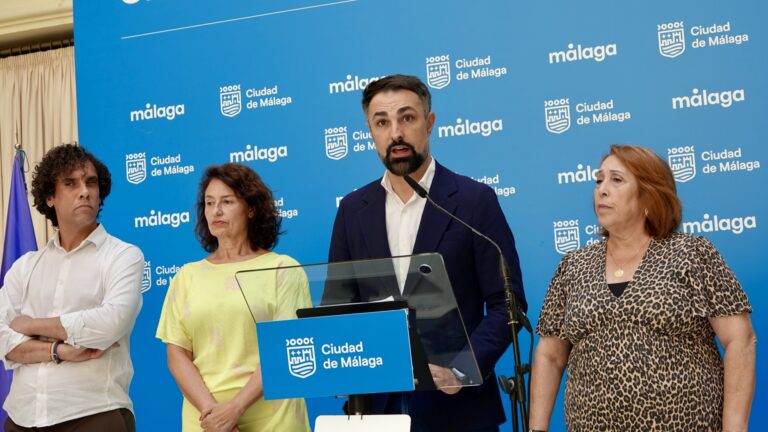 El PSOE reclama una consulta ciudadana sobre el futuro de las estatuas del Puerto de Málaga